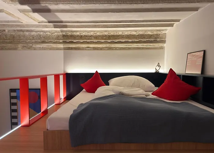 Heritage Haven Mezzanine With Balcony Praga