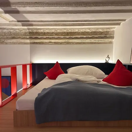 Heritage Haven Mezzanine With Balcony Praga