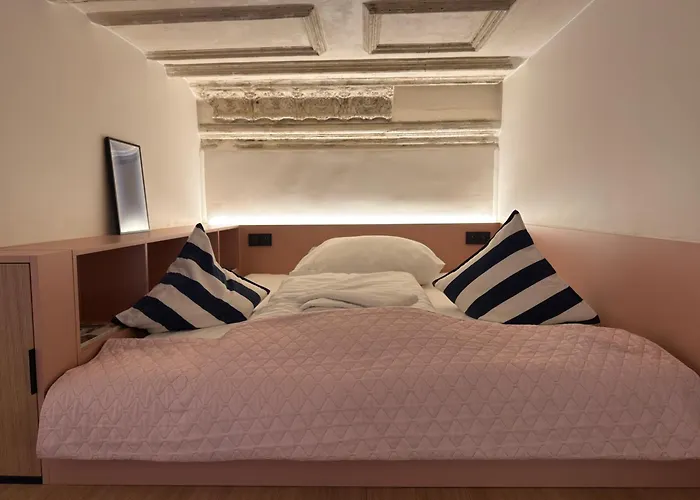 Heritage Haven Mezzanine With Balcony شقة *